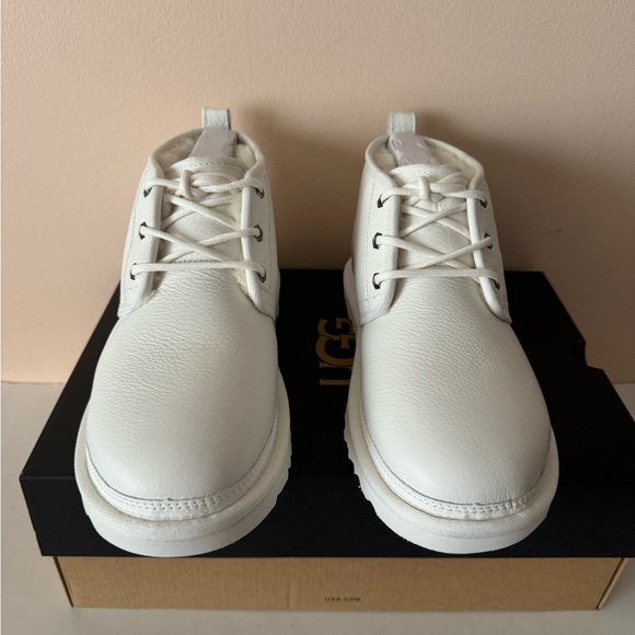 UGG Neumel Pebbled Leather Chukka Boot. Size: 9, 10 - Picture 6 of 12